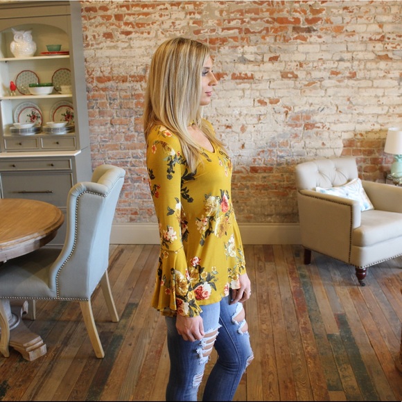 ✨LAST✨Mustard floral bell sleeve choker neck tunic - Picture 5 of 6